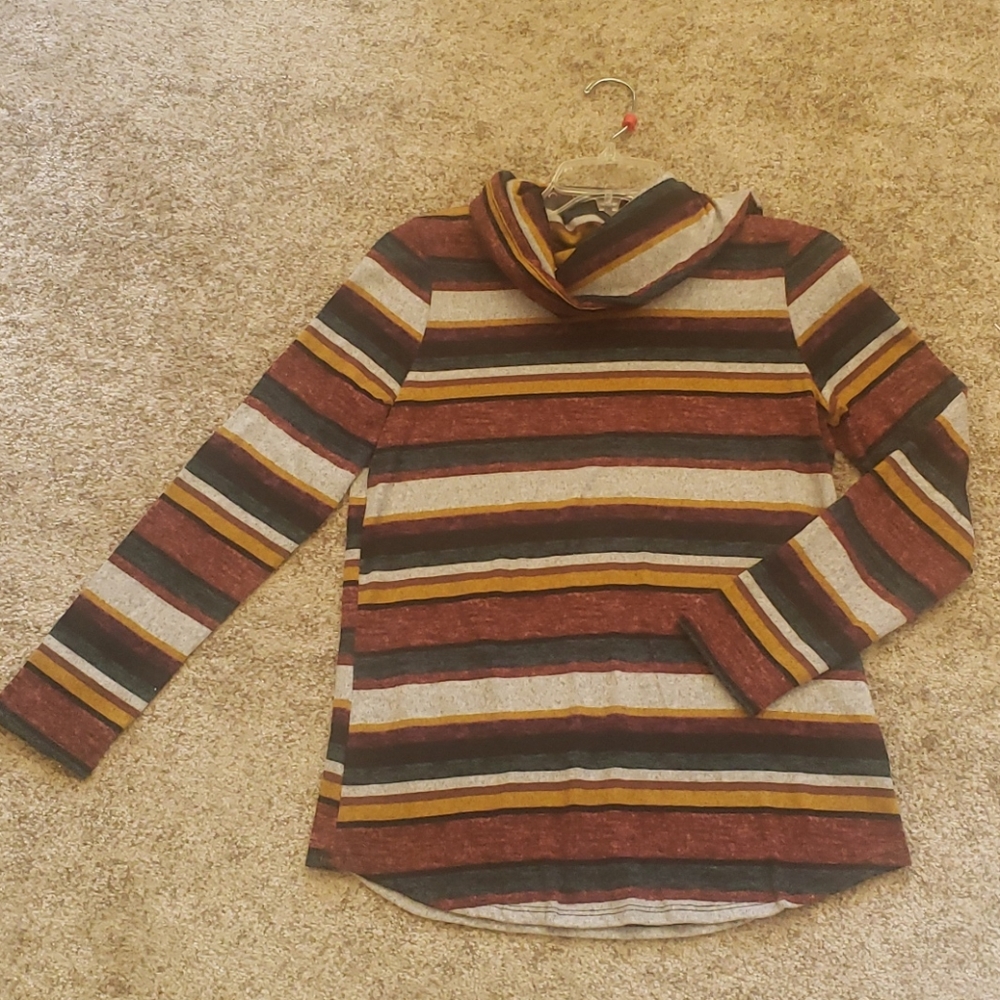 Green/grey/ red turtleneck longsleeve size medium